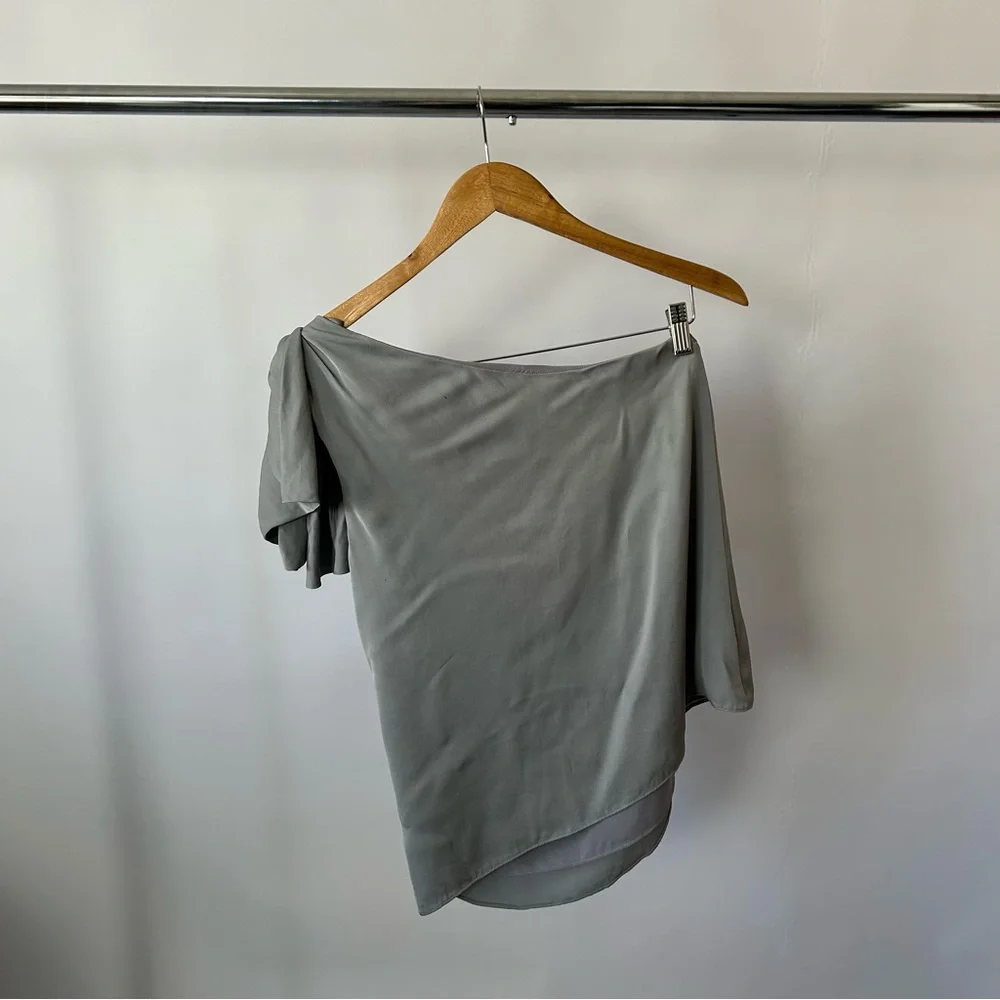 Milly Cindy One-Shoulder Stretch Silk Top in gray size Large. - Picture 3 of 14